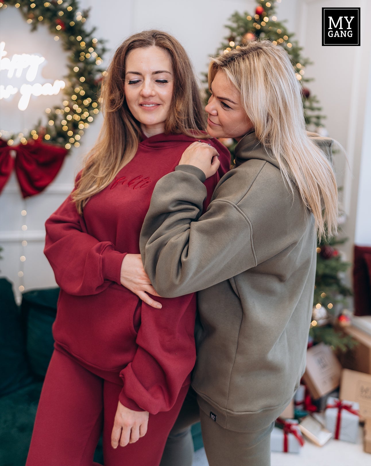 WOMEN SWEATERS/TRACKSUITS