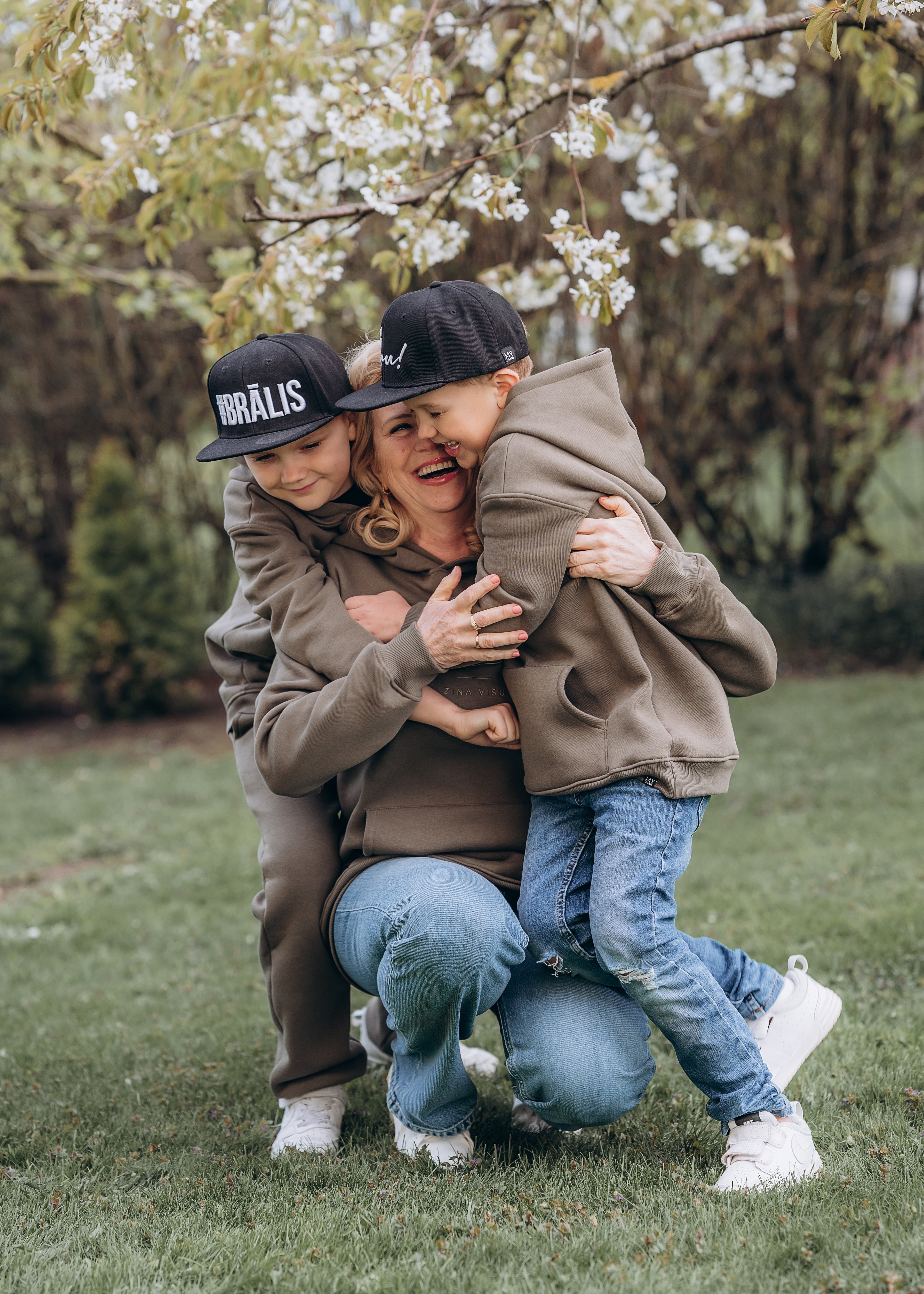 Hoodie või Džemper EMME