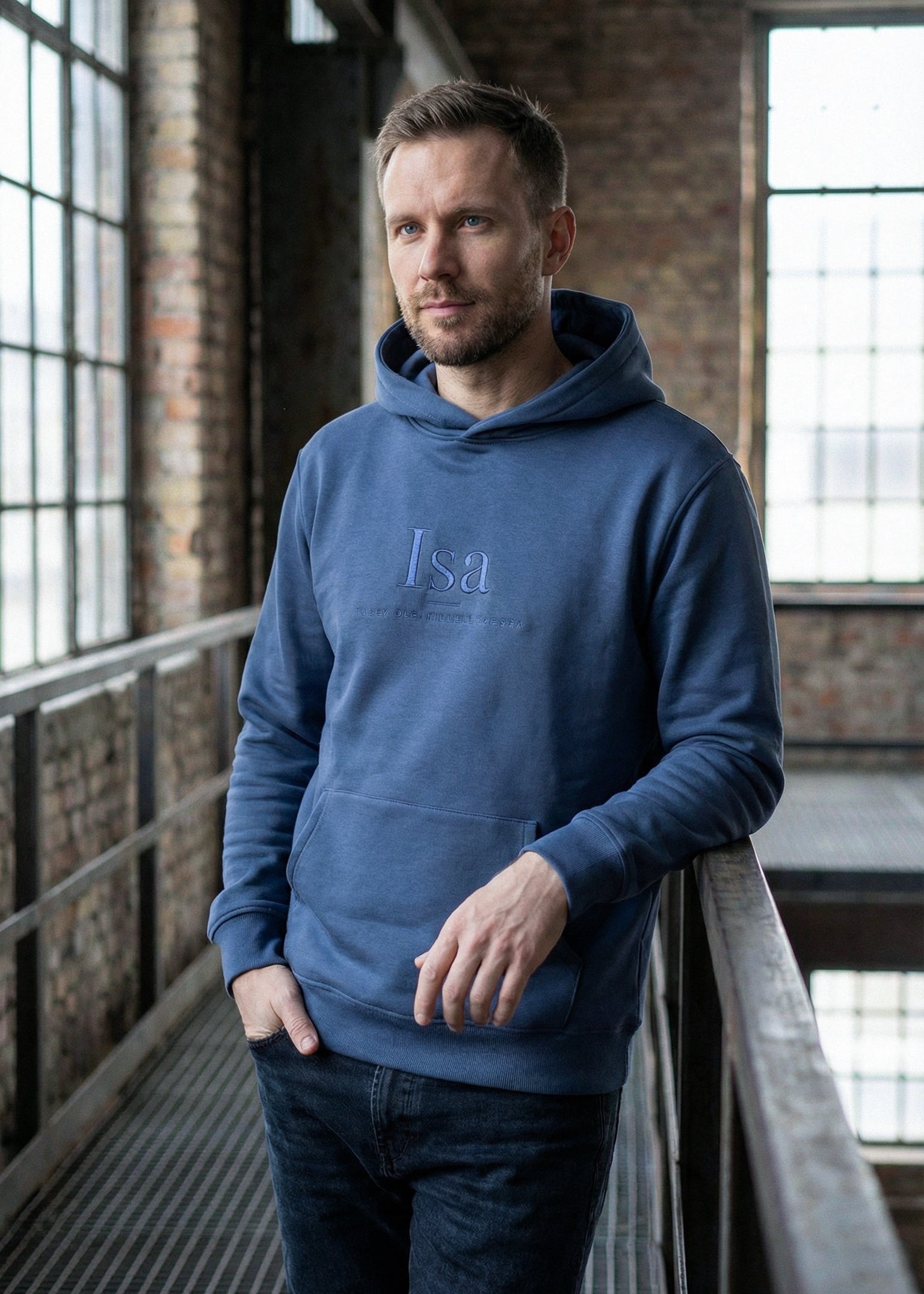 Sweatshirt/hoodie ISA. TUGEV ÕLG, MILLELE TOETUDA