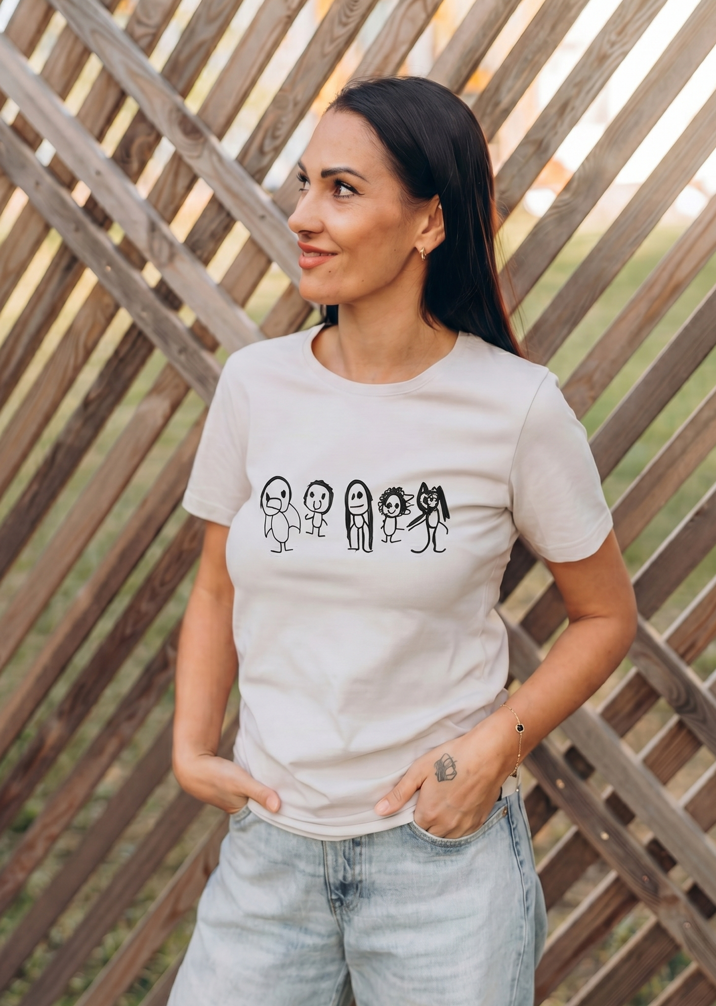 Naiste T-särk illustratsiooniga